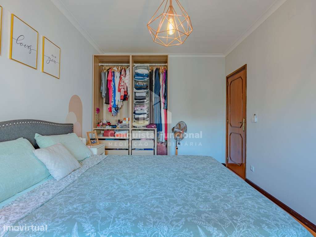 Apartamento T3 situado na zona de Mafamude-12