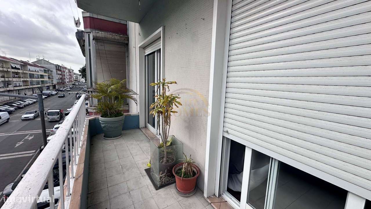 Apartamento T2 Moderno e Remodelado no Centro de Odivelas.-23