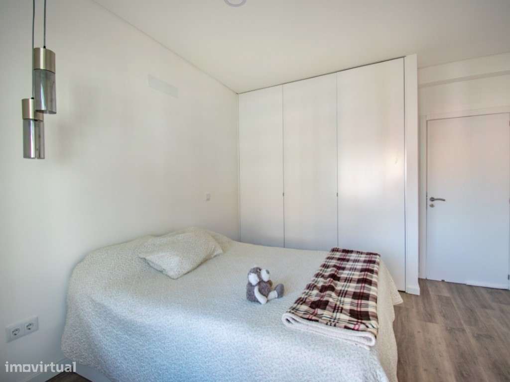 Apartamento T1 Renovado na Estrada de Benfica-19