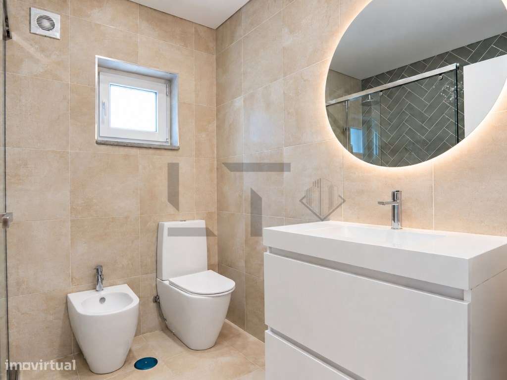 Quinta com 2 Moradias, 2 Campos de Ténis e Piscina, para Venda em P...-33