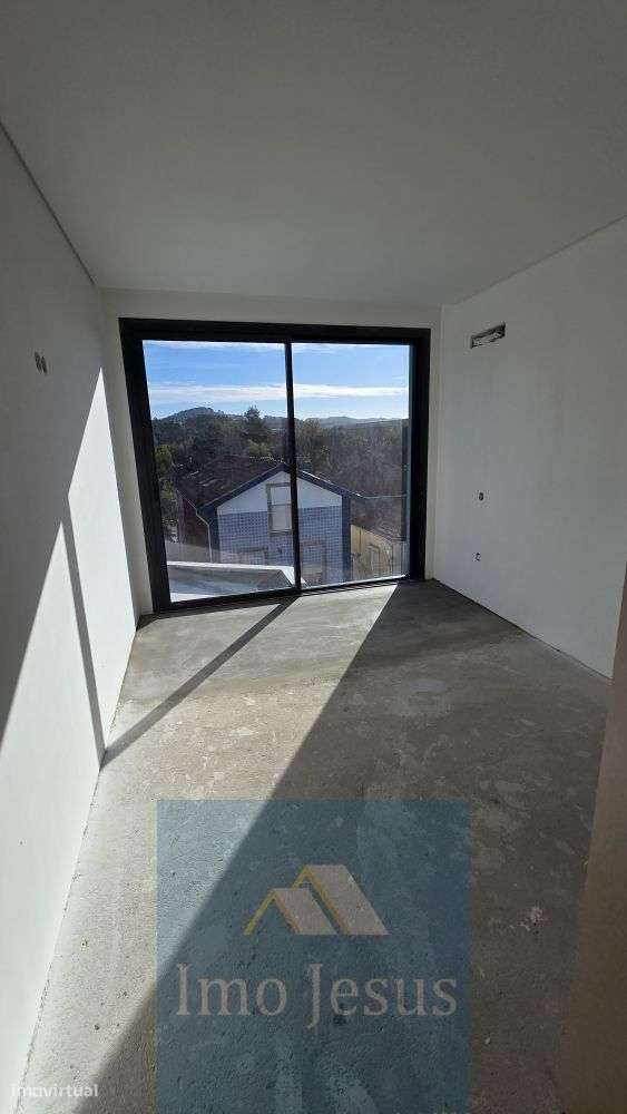 Apartamento T2 com Terraço junto Gaia Shopping-11