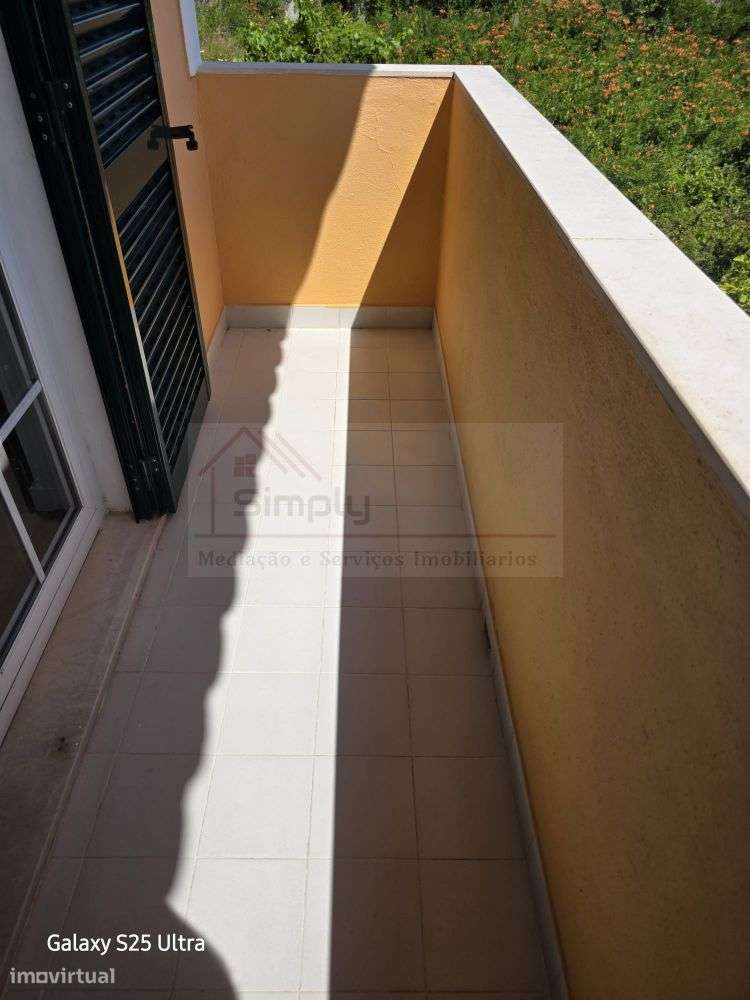 Moradia T4 com piscina e 900 m² de terreno na Quinta da Serralheira,-43