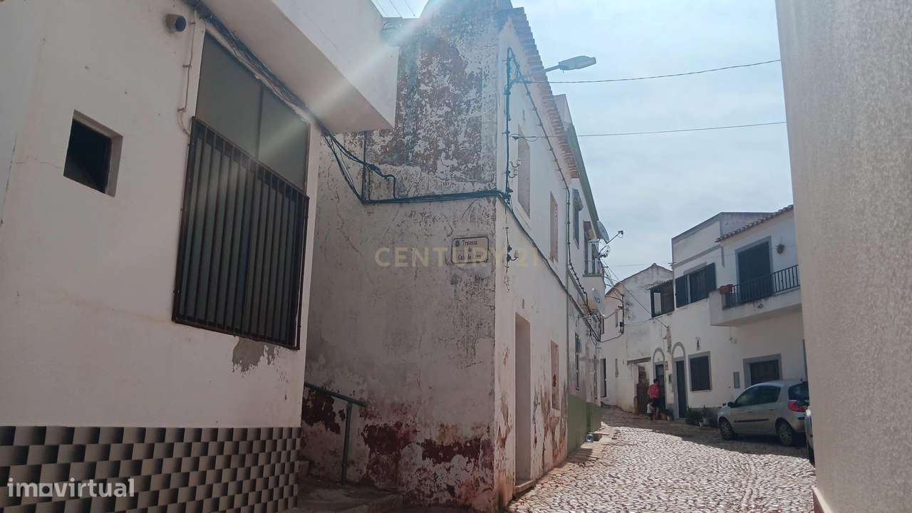 MORADIA PARA RECUPERAR EM ZONA DE REABILITAÇÃO URBANA (ARU) EM S.B. DE - Grande imagem: 4/7