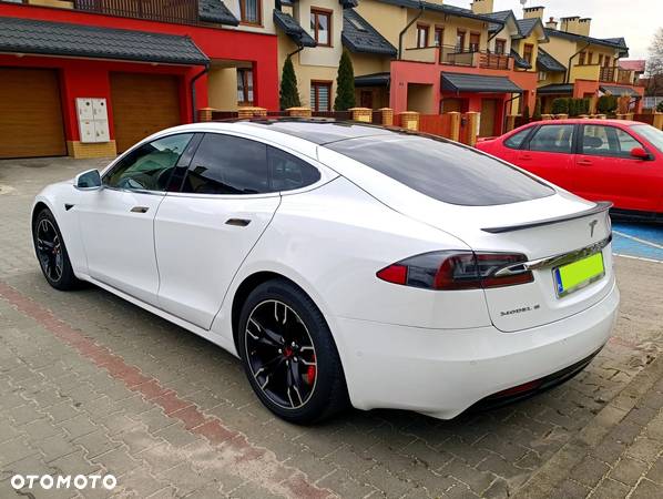 Tesla Model S Performance - 11