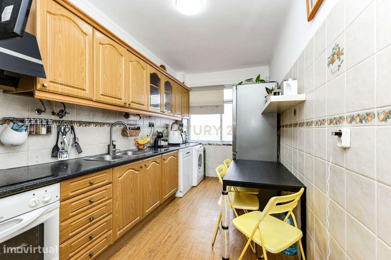 Apartamento T2 em Casal de São Brás - Vila Chã - Grande imagem: 2/21