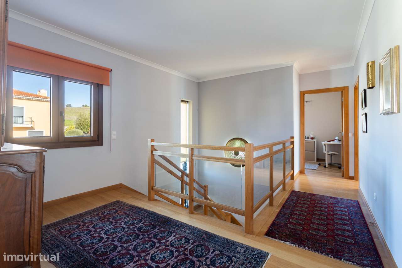 Moradia T5 com piscina – espaço, luz e conforto a 30 minutos de Lisboa - Grande imagem: 5/44