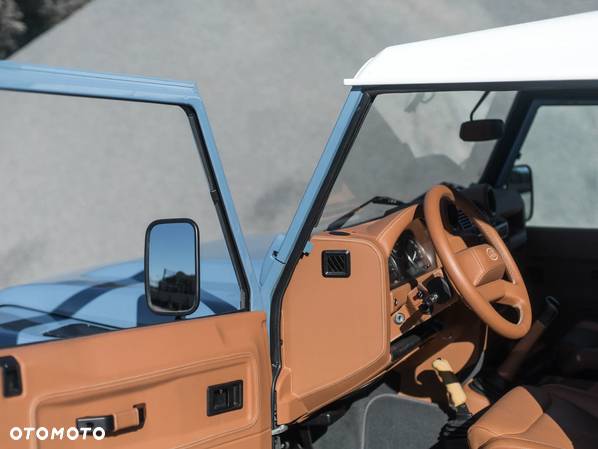 Land Rover Defender 90 2.2 TD4 E - 24