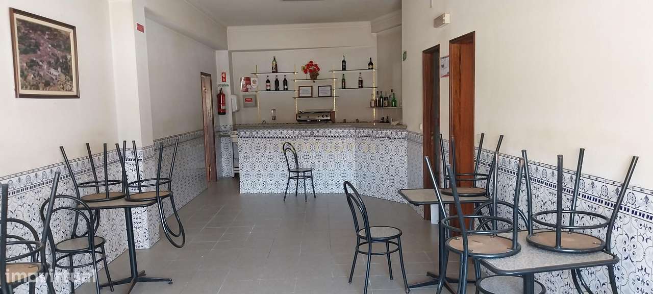 Moradia T2 com 2 espaços comerciais e garagem-10