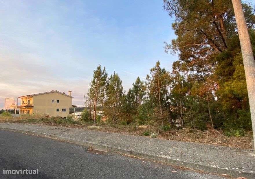 Lote Urbanizado com 587m² para Moradia -com projeto- Telheiro, Leiria - Grande imagem: 4/9