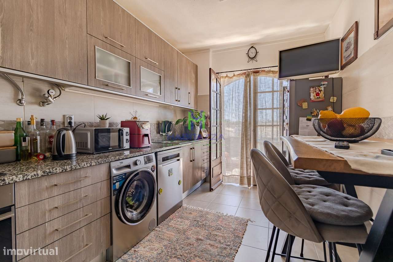 Apartamento T2 com Terraço, virado a sul, numa zona sossegada de Lagos-8