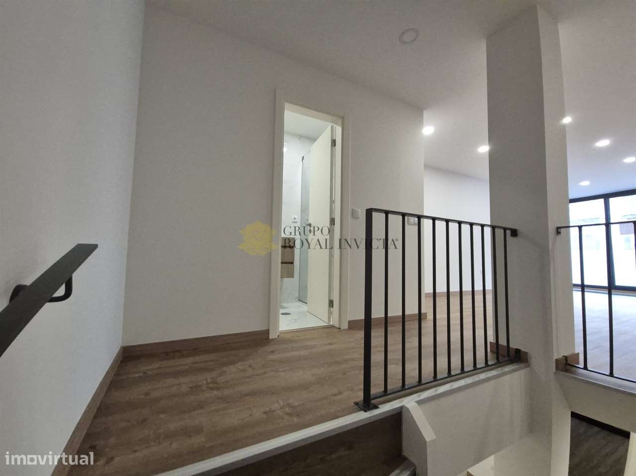 Oportunidade – Apartamento T2 Remodelado no Porto-7