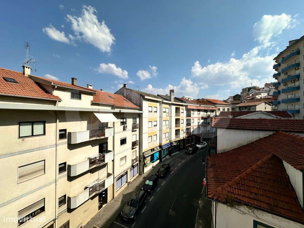 T4+2 com Varanda Panorâmica e Garagem Ampla - Conforto, Espaço e Ve...-28