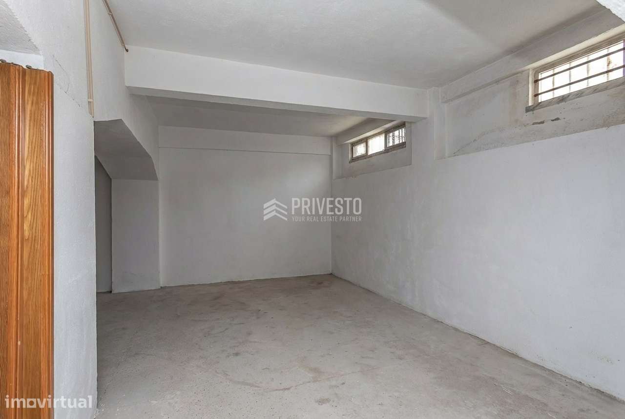 Garagem com Acesso Direto à Rua em Agualva-Cacém-5