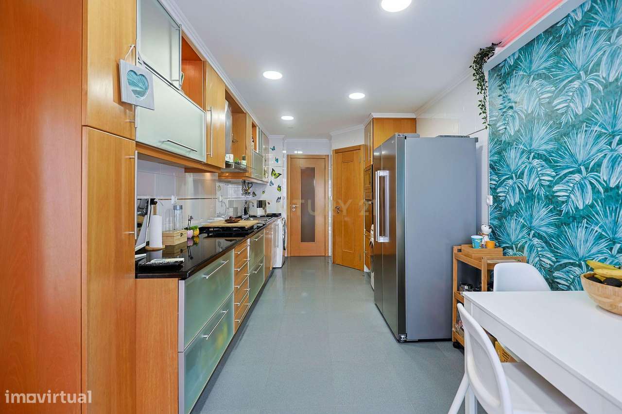 Apartamento T2 com Garagem, no Parque Luso em Corroios.-16