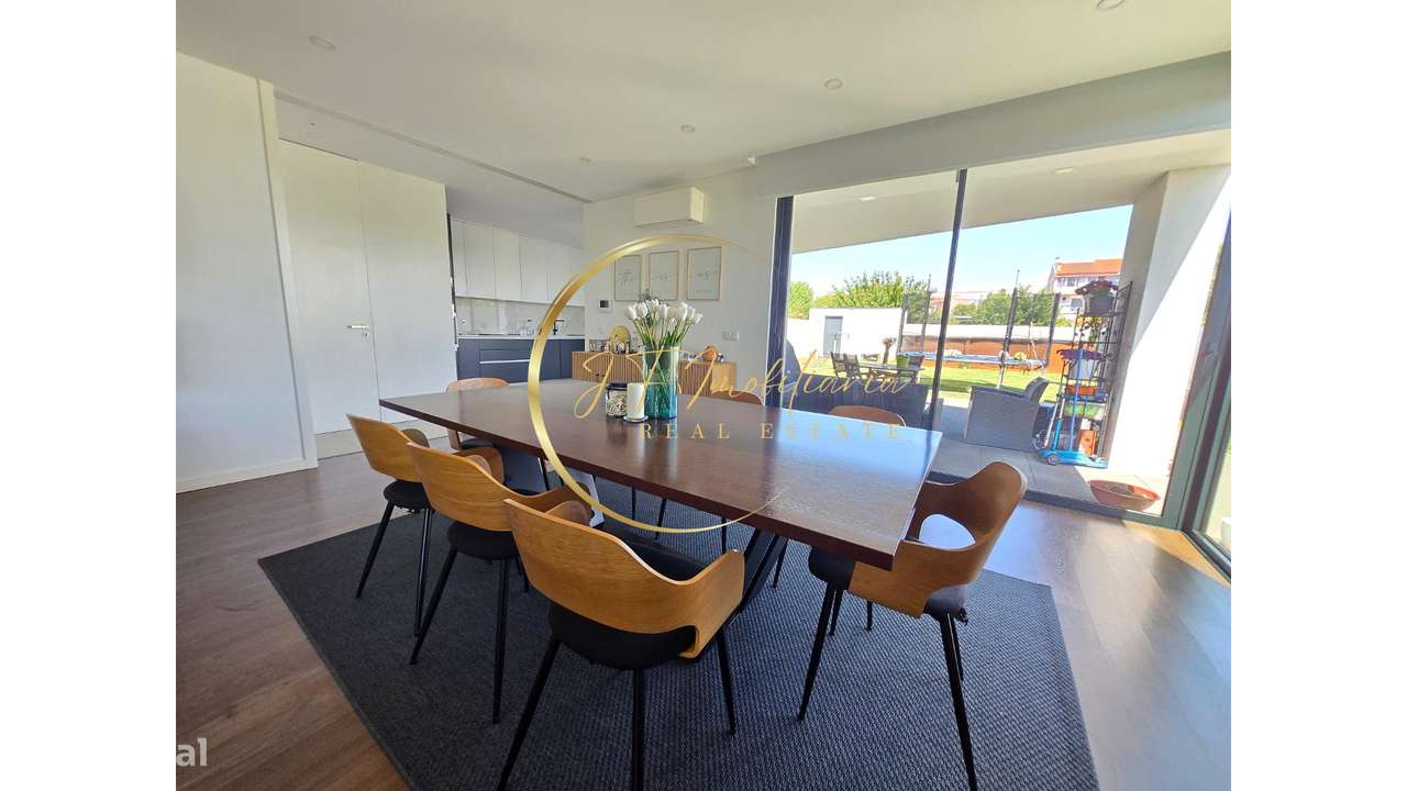 Moradia T4 de Luxo com Jardim-5