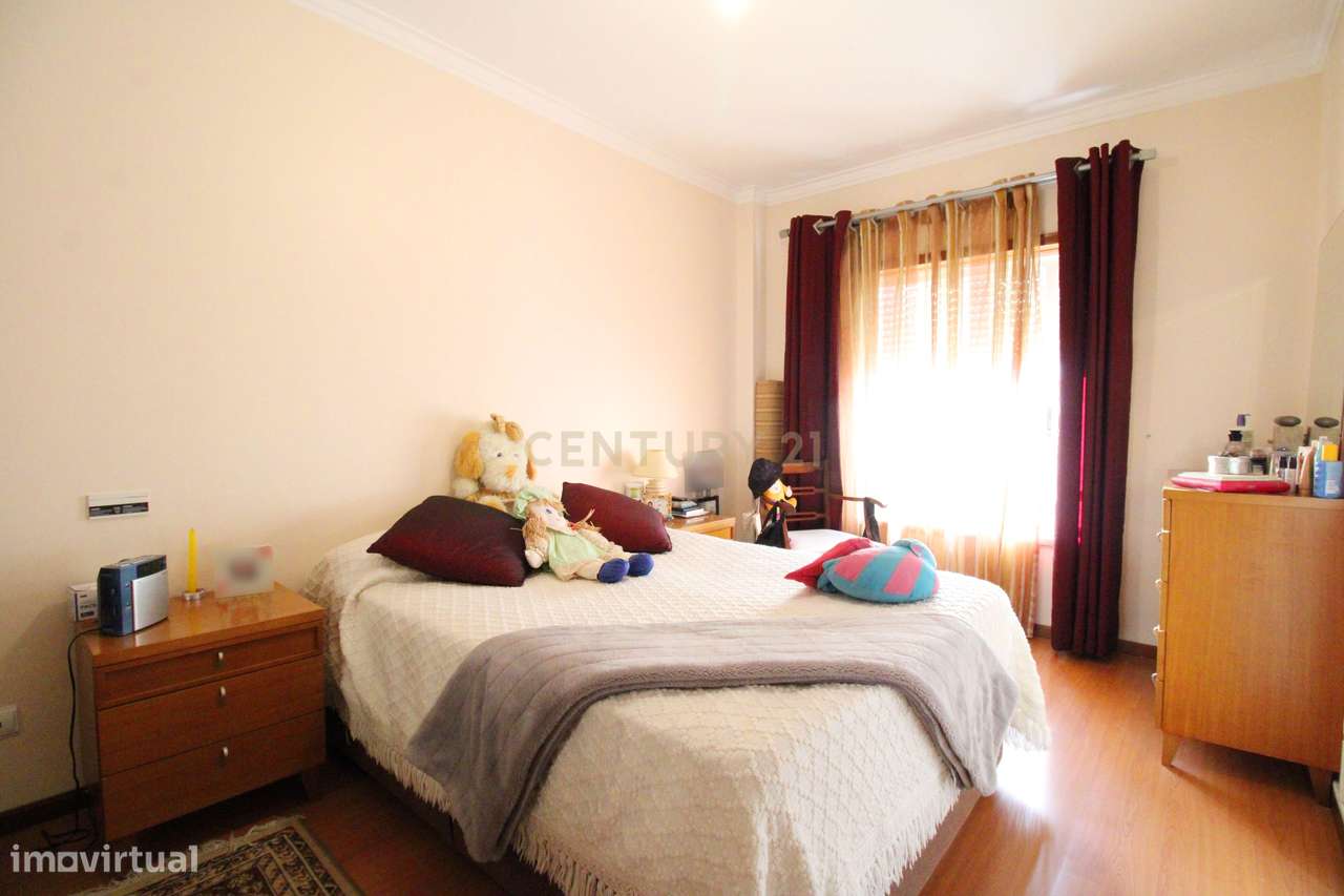 Apartamento T3 em  Santa Marta Do Pinhal com Parqueamento e Arrecadaçã-9