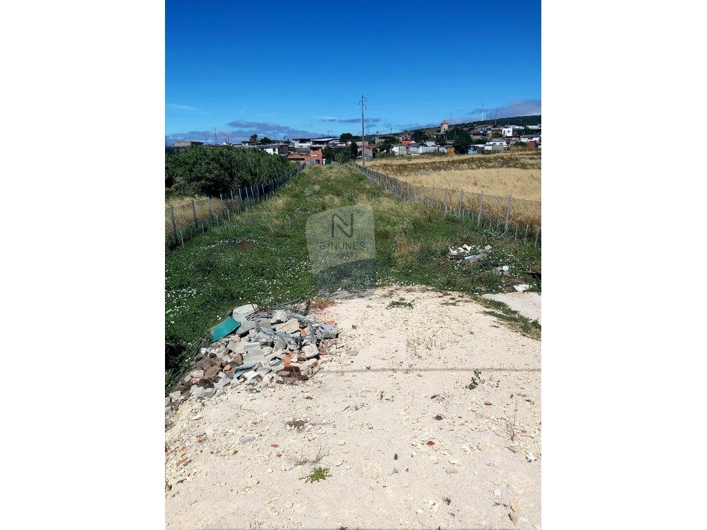 Terreno em São Julião do Tojal com 2040m2, concelho de Lo...