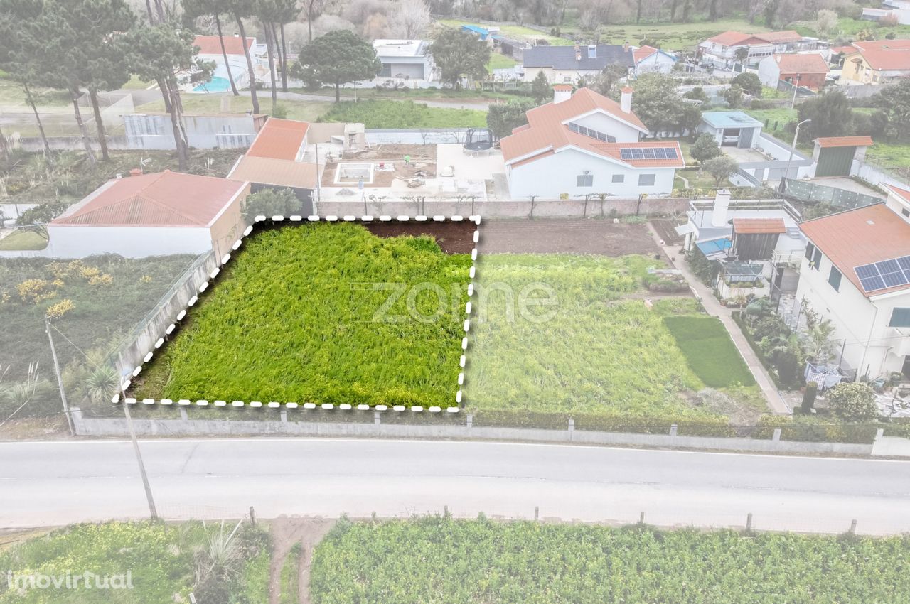 Terreno Urbano com 745m2 para Construção de Moradia em Valadares, G...