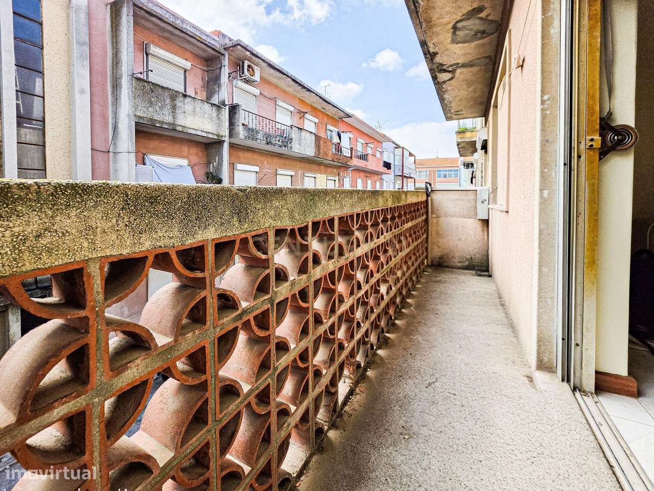 Apartamento T1 com Varanda em Localização Central-26