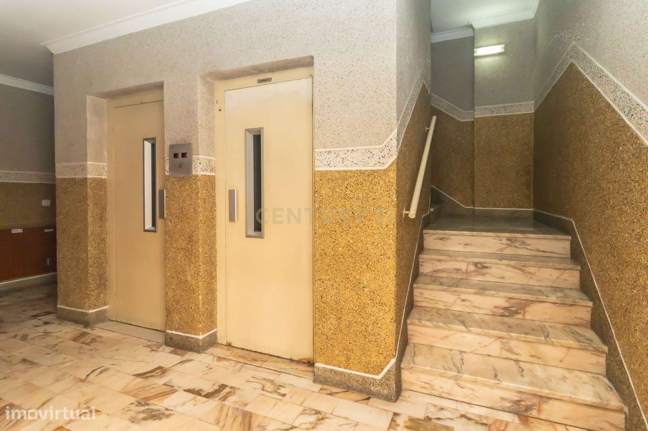 Apartamento T2 com Parqueamento, Elevador, Pronto a Habitar – Uma Opor-4