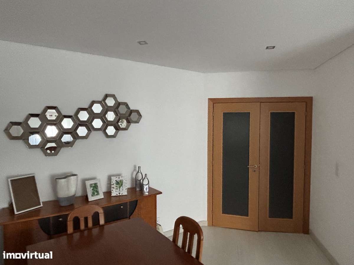 T2 moderno mobilado |108 m² |garagem |10 min Nova SBE e 5 das praias - Grande imagem: 4/25