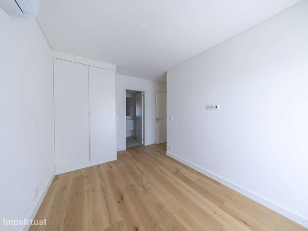 Apartamento T2 Novo no Seixal Baía com Terraço e Estacionamento-7