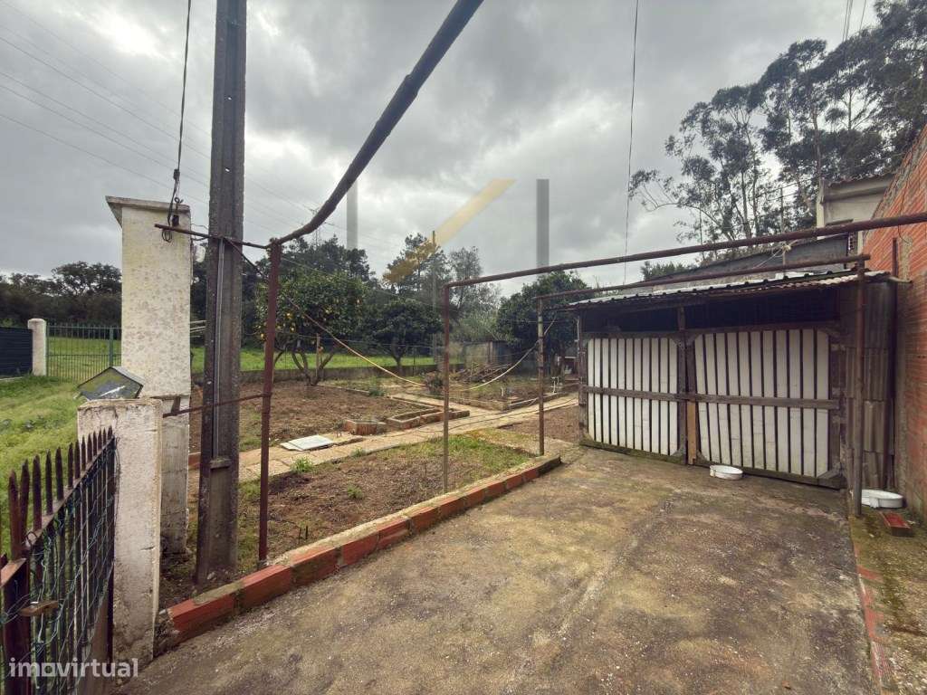 Terreno Urbano com 412m2 e pequena moradia edificada-8