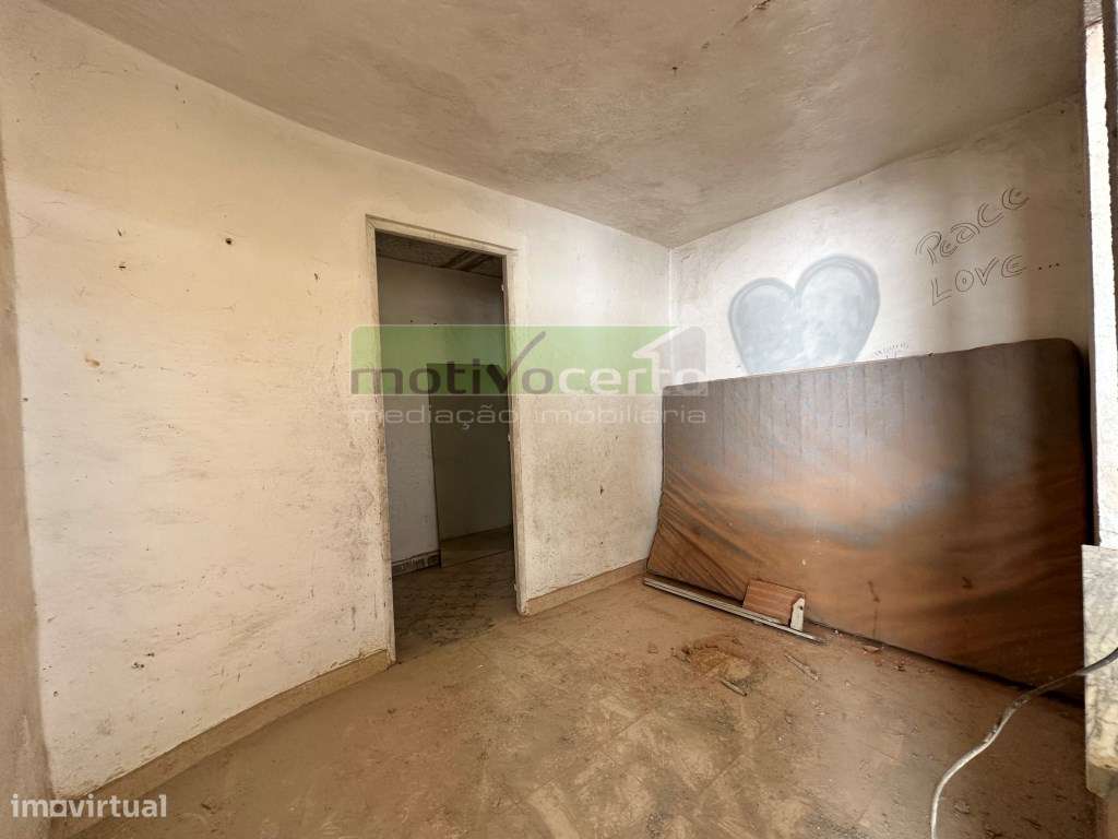 Prédio Devoluto com Grande Potencial de Reabilitação no Bairro da S...-24