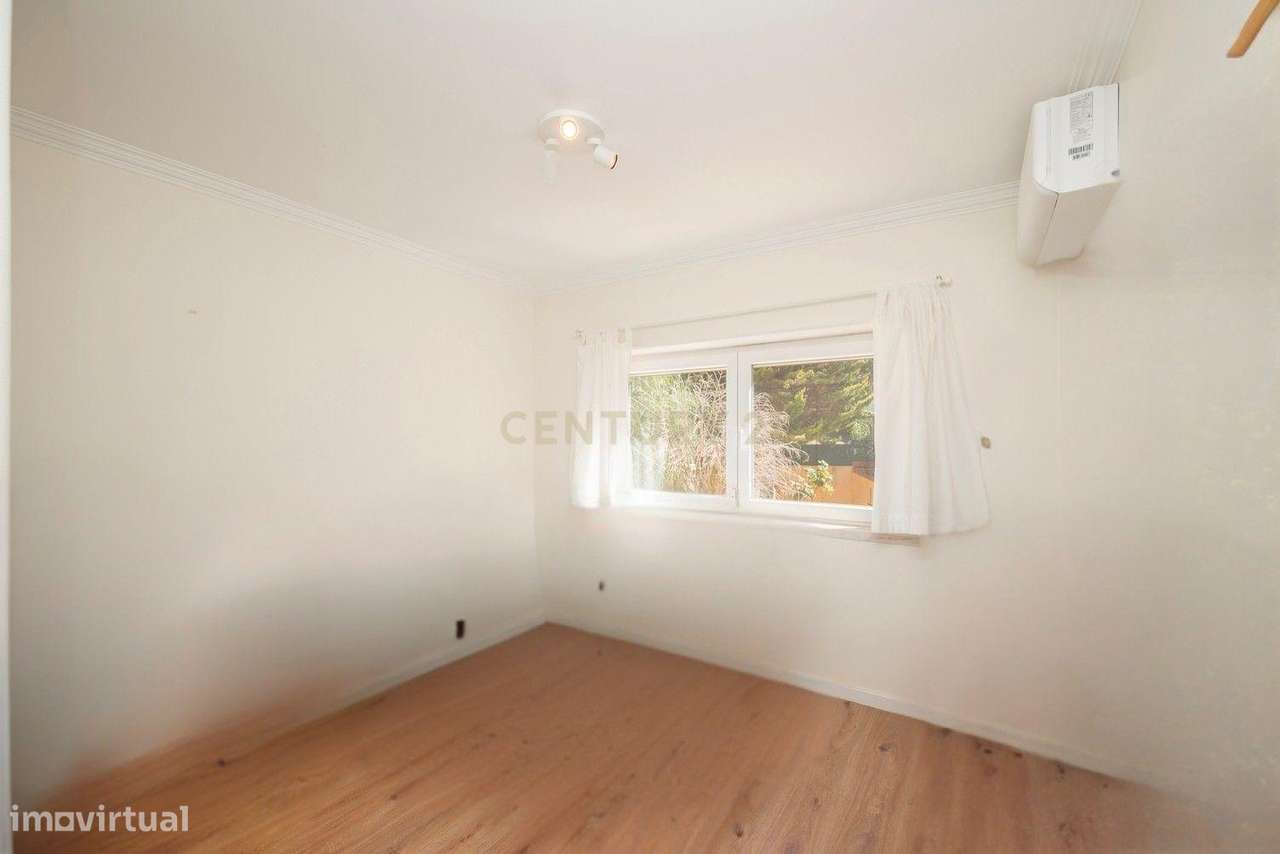 Moradia remodelada de 6 assoalhadas Exclusiva no Estoril-23