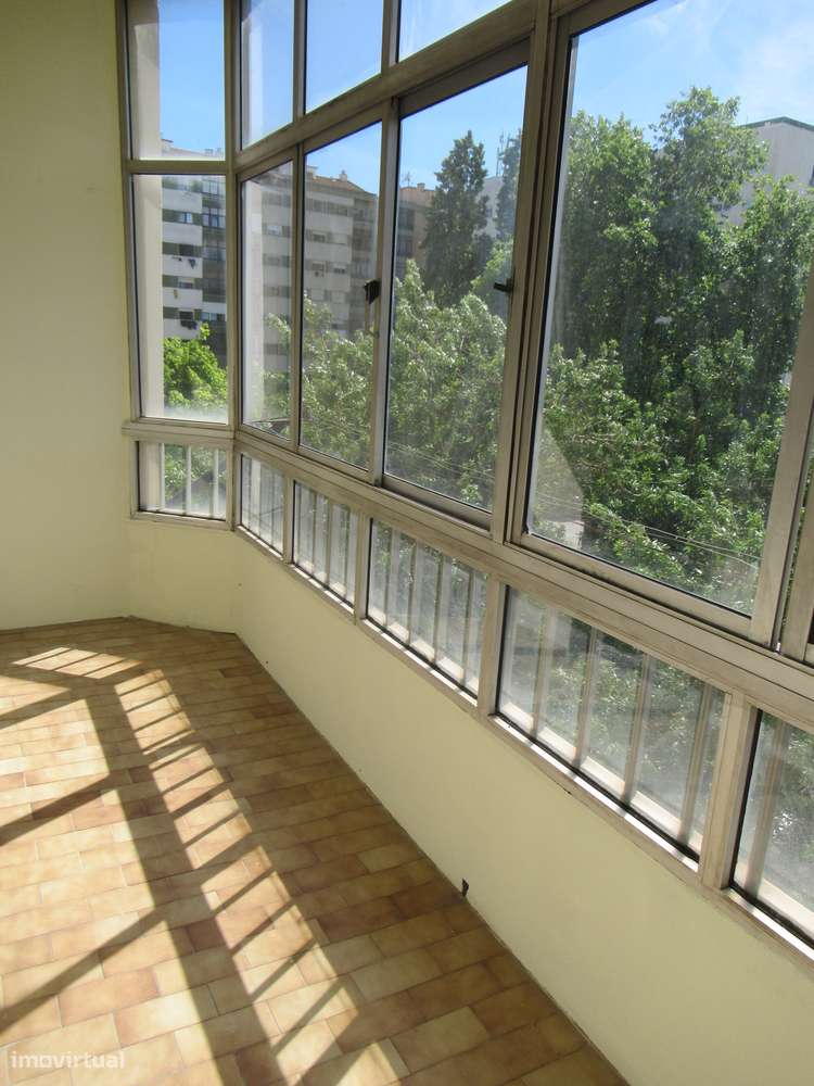 Apartamento T2 renovado na Amora, perto do rio-15