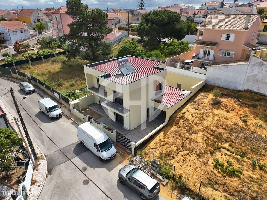 Moradia de Luxo T4 C/ Piscina e Box // Em Construção-55