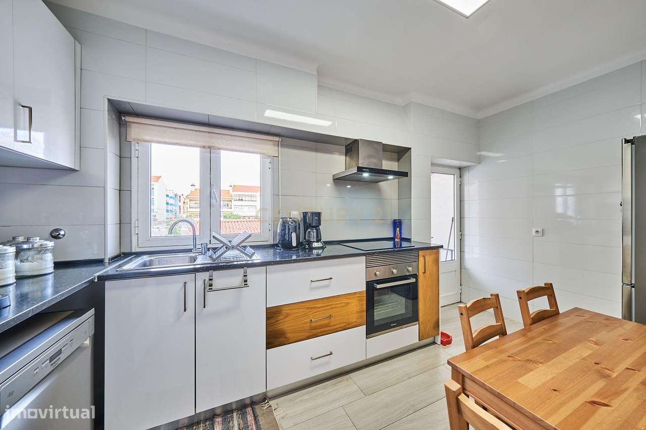 Excelente Apartamento T2 Totalmente Remodelado no Centro do Pinhal Nov - Grande imagem: 2/18