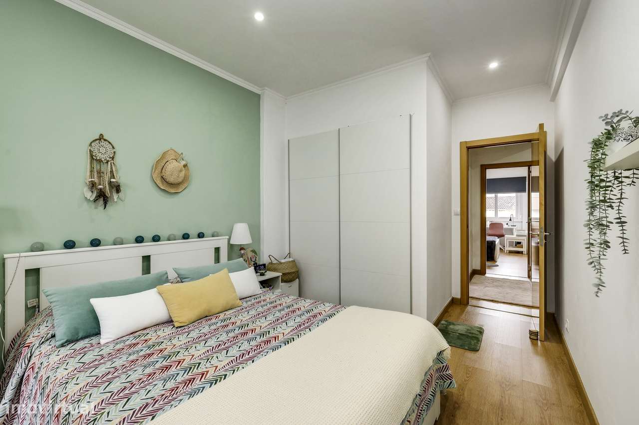 OPORTUNIDADE EM ODIVELAS - T2 COM LOCALIZAÇÃO CENTRAL-12