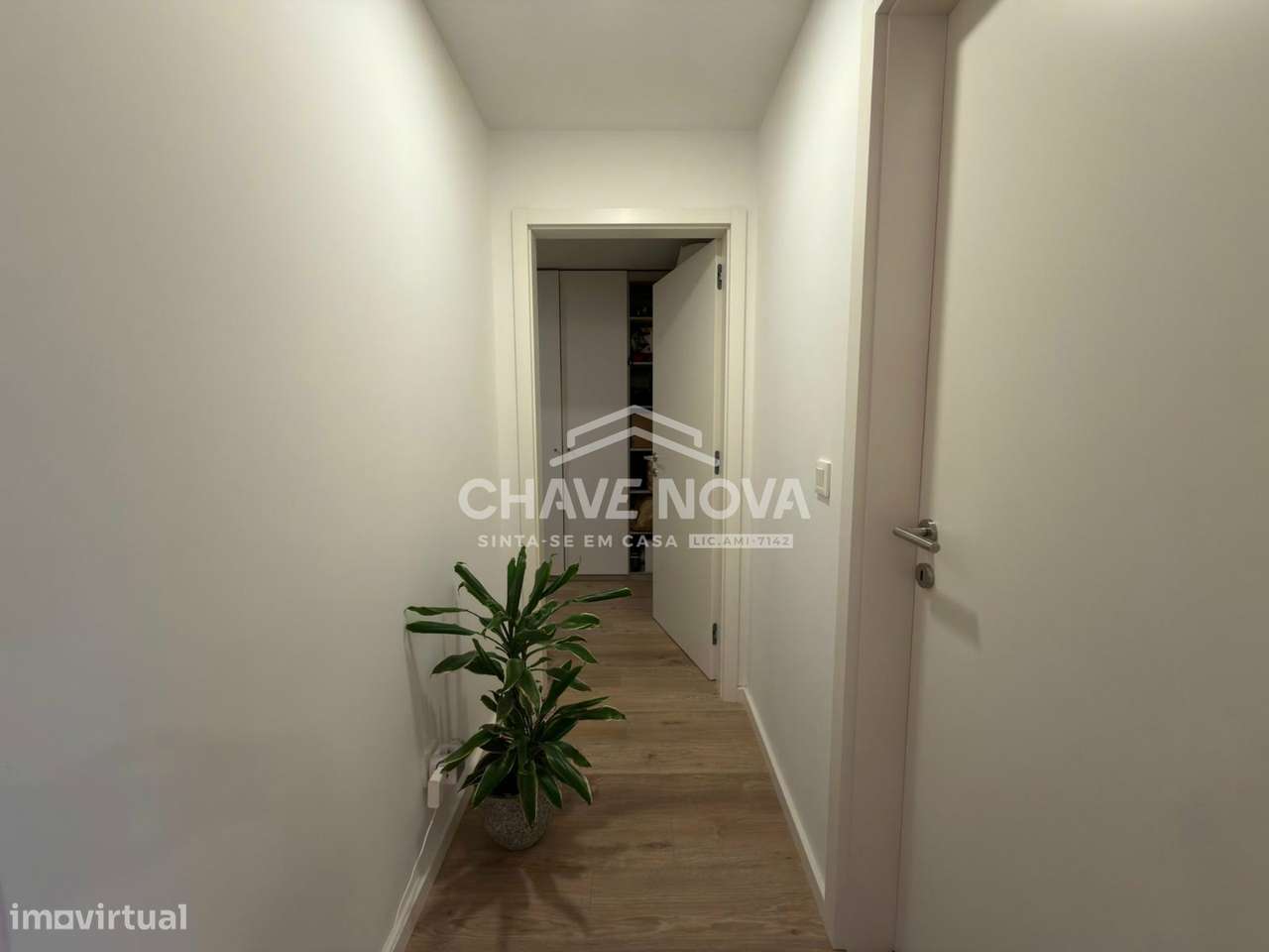 Apartamento T1+1 Santa Marinha de 2023 ao Arrábida Shopping VL8-17