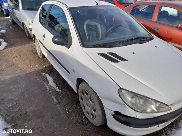 Dezmembrez Peugeot 206 - 3