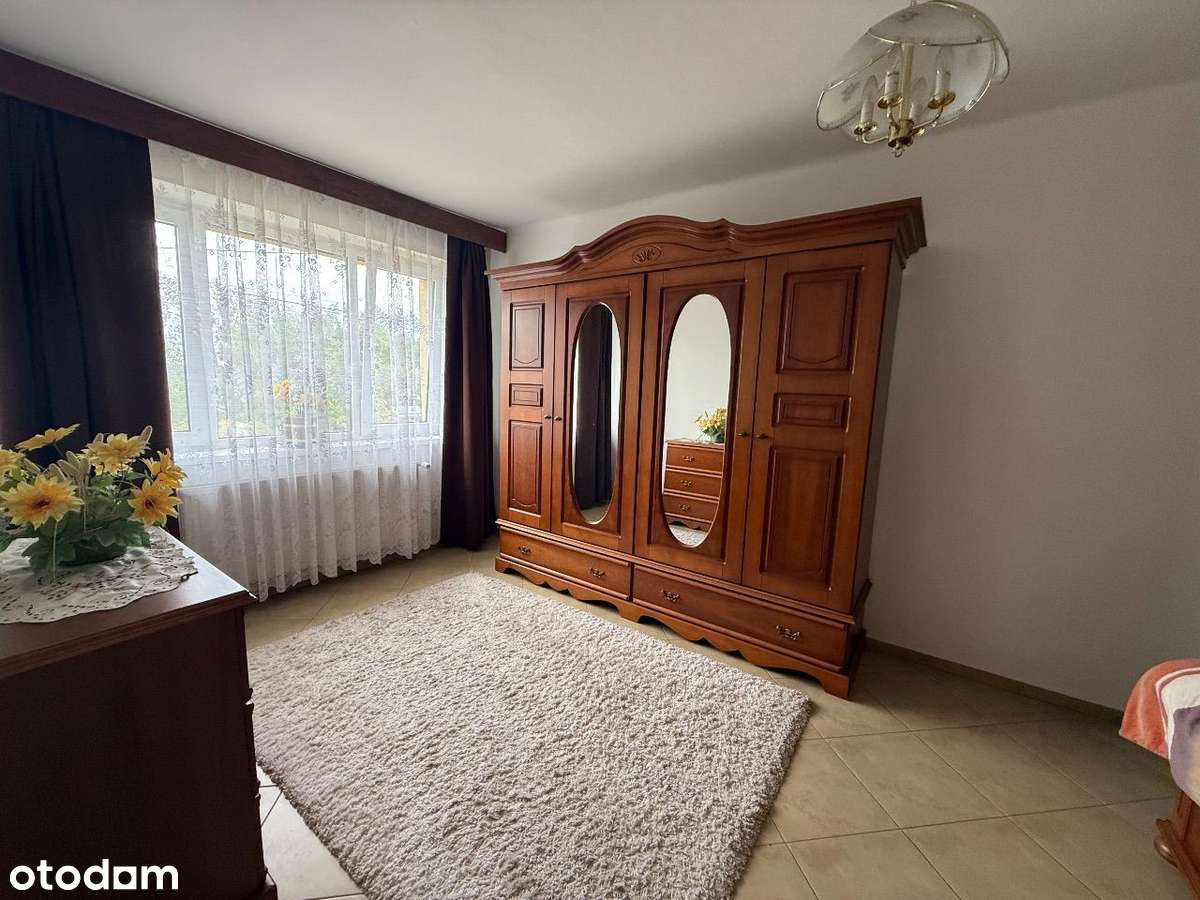 Dom w spokojnej okolicy - ZAMYSŁÓW-4