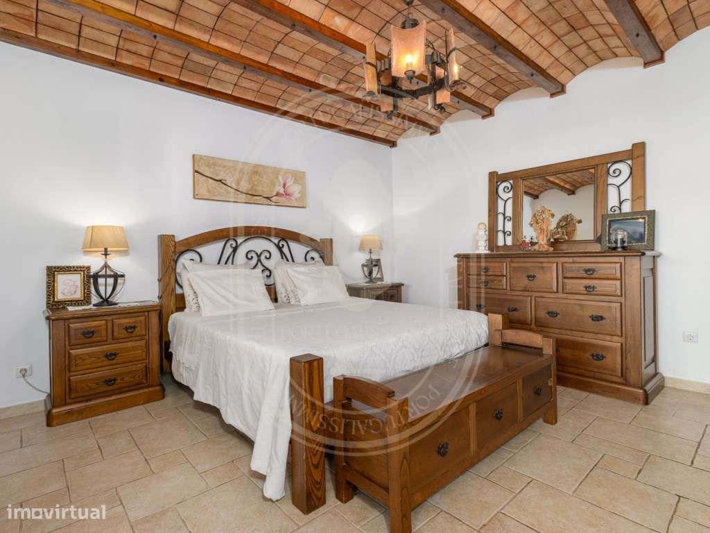 Moradia de Luxo T4+2, Remodelada, Mobilada, Piscina, Salão de Jogos...-30