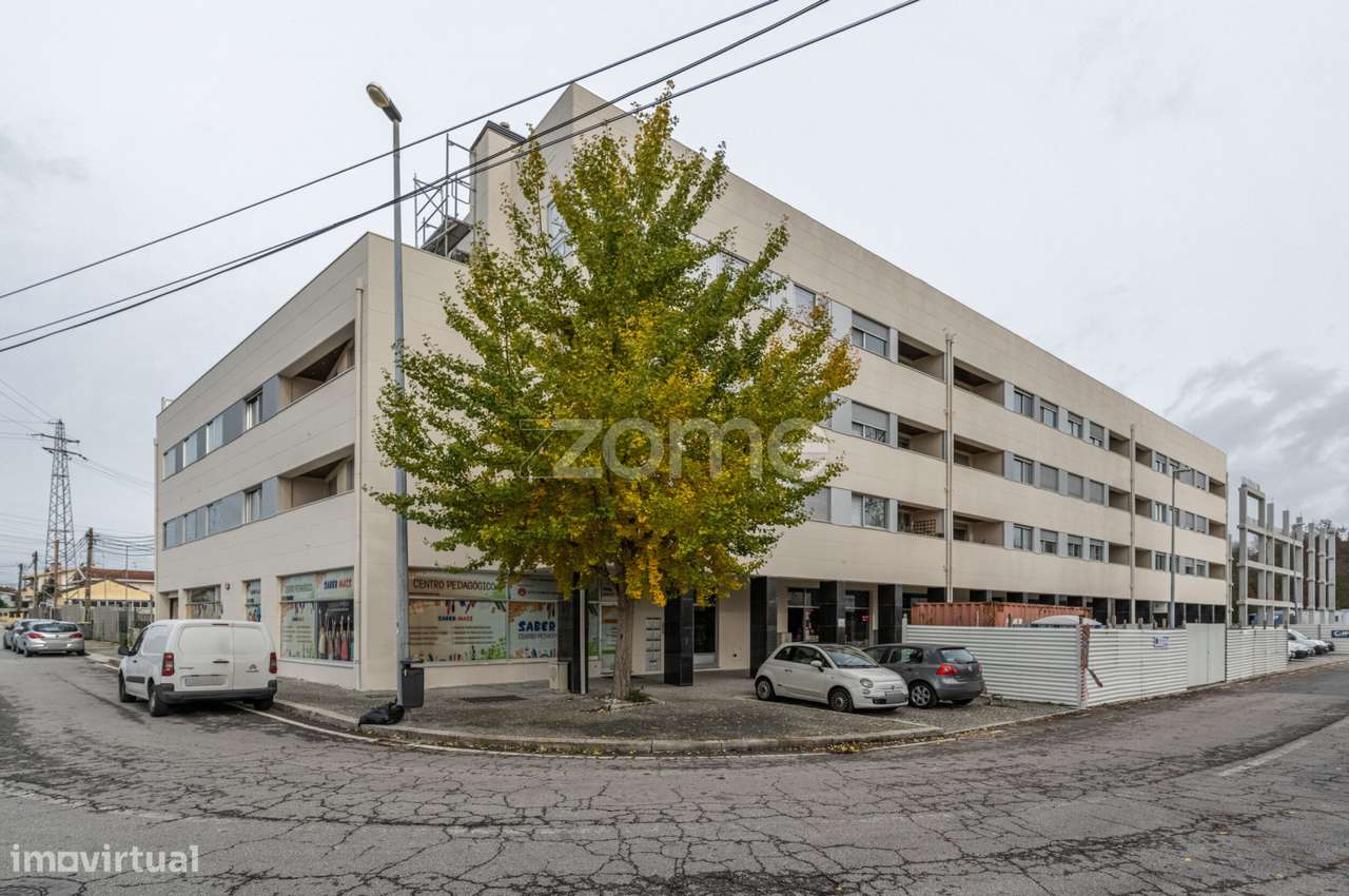 Duplex com ótimas áreas e localização privilegiada em Nogueira! - Grande imagem: 4/20