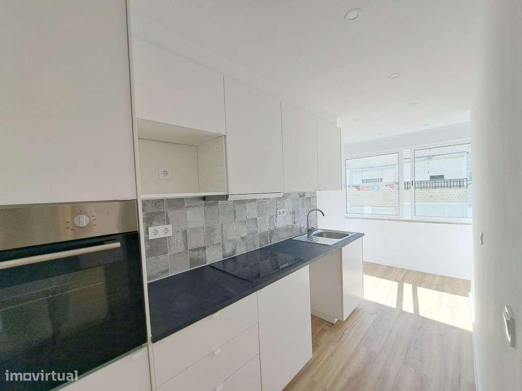 Acolhedor apartamento T1, próximo a Comércio e Serviços, totalmente...-27