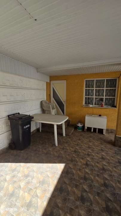 Casa cu etaj de vanzare – Strada Bujorului, zona Piata Mare - Imagine principală: 4/17