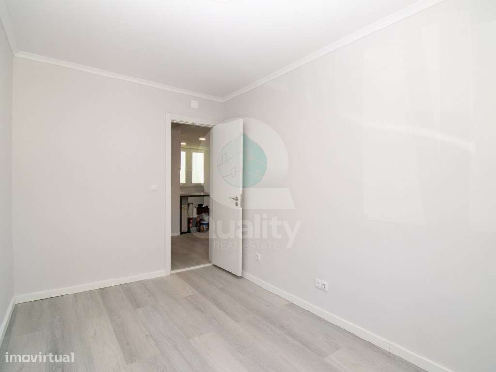 Apartamento T2 totalmente remodelado, localizado numa das zonas mai...-16