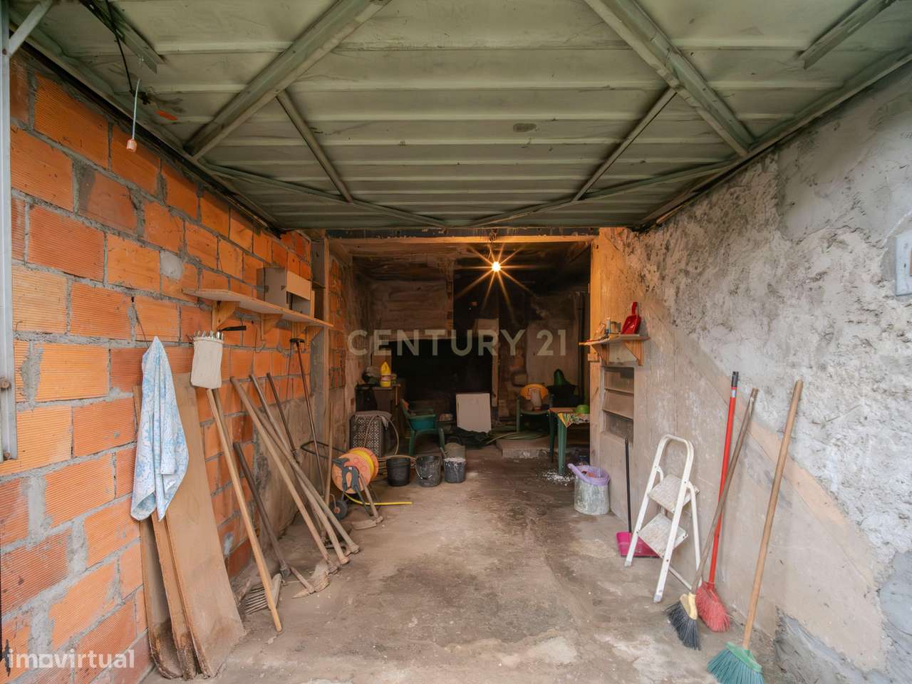 Moradia T3 em Ermesinde com Grande Quintal e Excelente Potencial de In-13