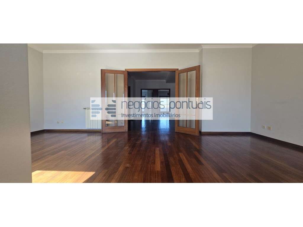 Excelente apartamento T5 Duplex - Grande imagem: 2/32