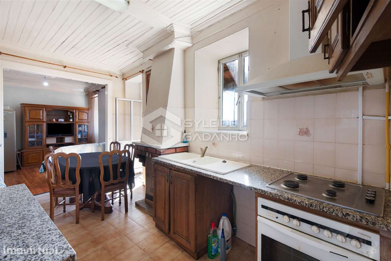 Prédio para venda centro de Caria com comércio no rés-do-chão e ampla-36