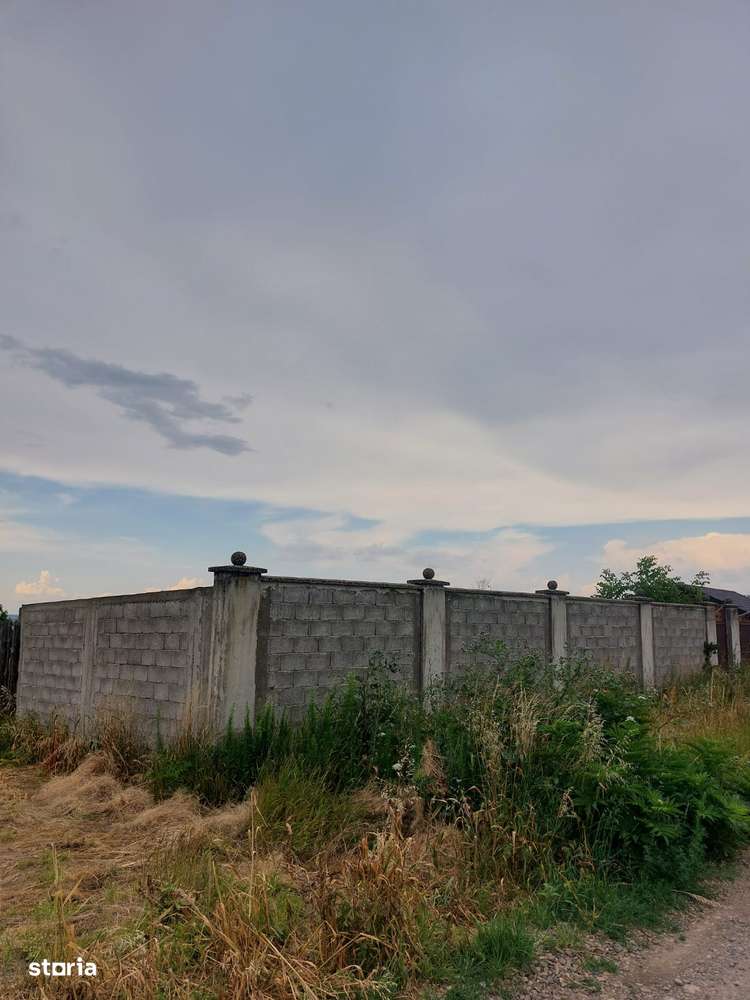 Sf.Ilie-Teren imprejmuit 10 ari,cu utilatati,pret 78000Euro. - Imagine principală: 2/4