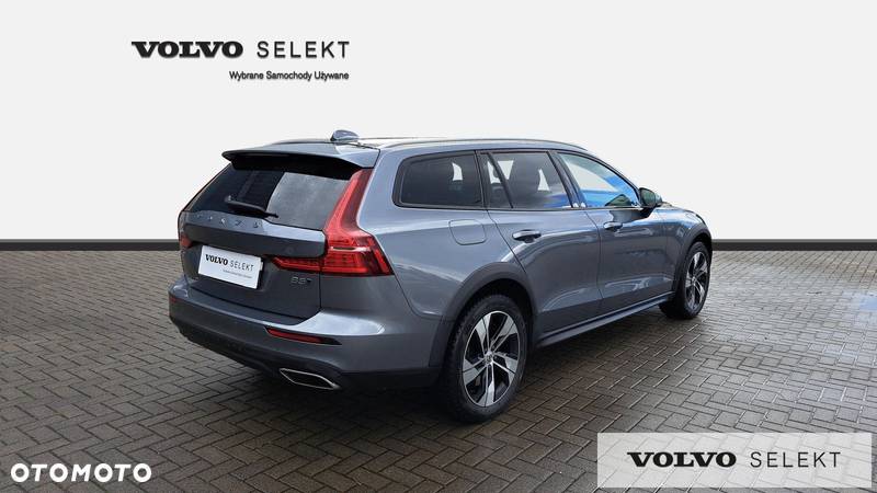 Volvo V60 Cross Country - 6