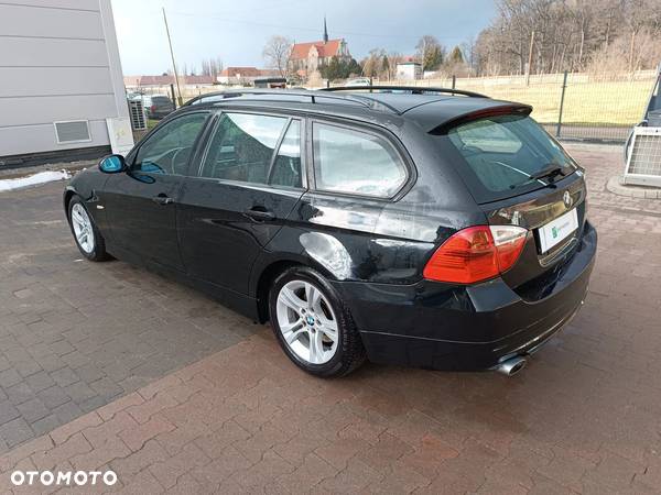 BMW Seria 3 320d DPF Touring - 16