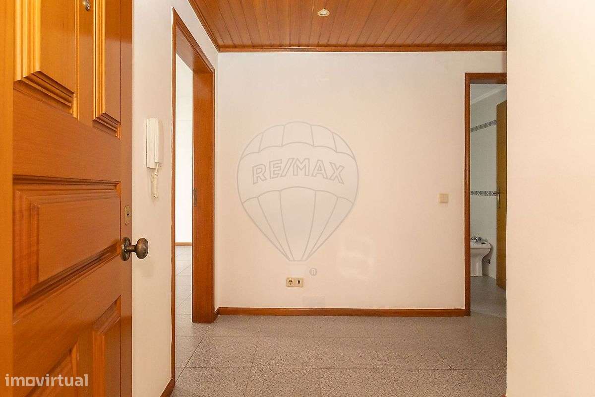 Apartamento T2 com Arrecadação em Paio Pires-32