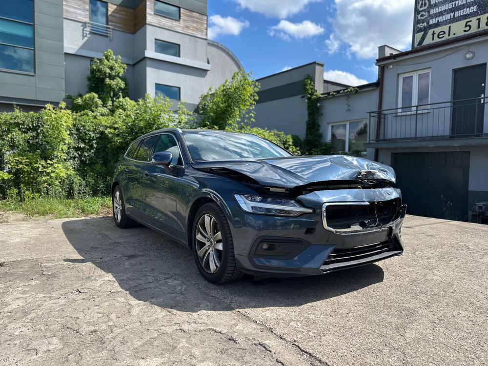 Volvo V60 II D3 Geartronic Momentum Pro 2021