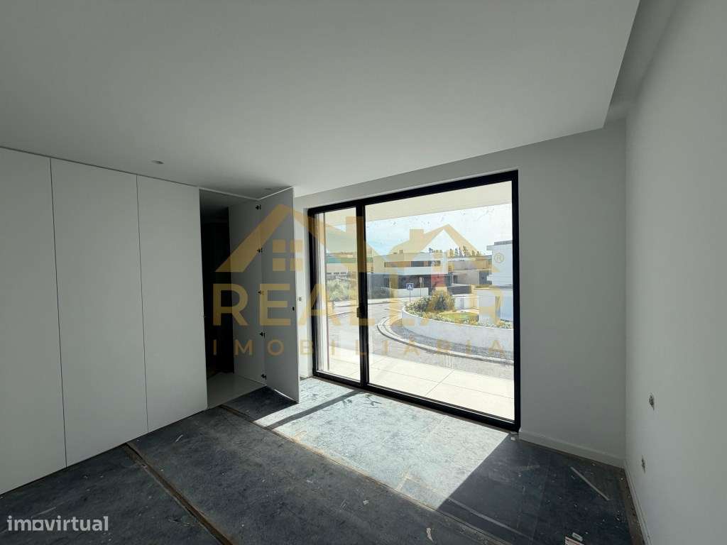 Luxo e Minimalismo: Moradias T3 de Arquitetura Contemporânea-14